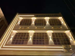 Shri Niwaas Guest House - Varanasi, Forěigners Choice, Fully Air Conditioned Rooms with Parking Availability on site, Near to Dasashwamedh ghat and Assi Ghat